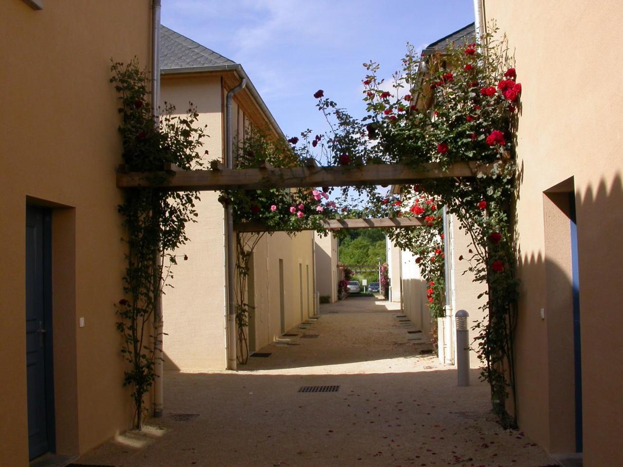 Le Hameau Du Moulin Villa มงทิญญัก ภายนอก รูปภาพ